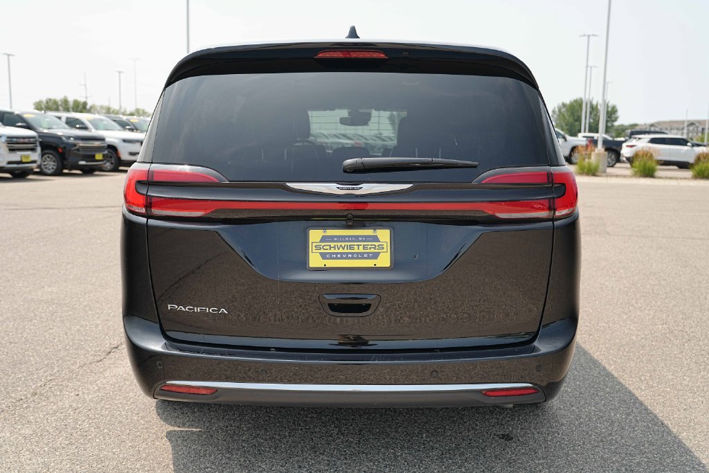 Used 2026 Chrysler Pacifica Select FWD image 8