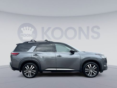 Used 2024 Nissan Pathfinder Platinum w/ Black Appearance Package image 8