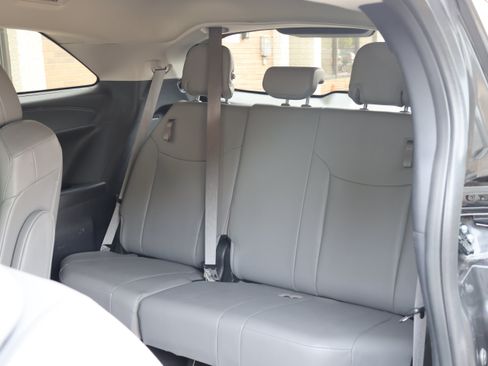 Used 2025 Toyota Sienna XLE FWD image 19