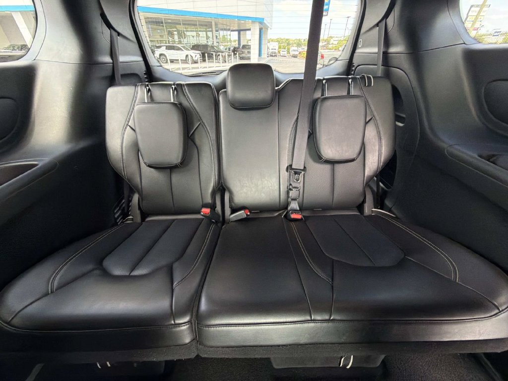 Used 2025 Chrysler Pacifica Select FWD image 16