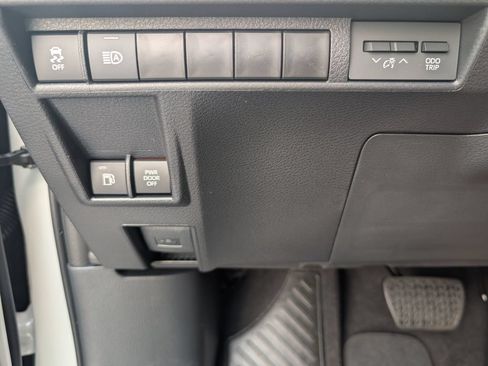 New 2026 Toyota Sienna XLE FWD image 10