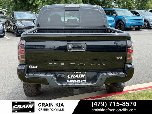 Used 2019 Toyota Tacoma TRD Off-Road w/ Technology Package AWD/4WD image 6