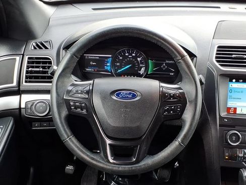 Used 2017 Ford Explorer XLT w/ Equipment Group 202A AWD/4WD image 14