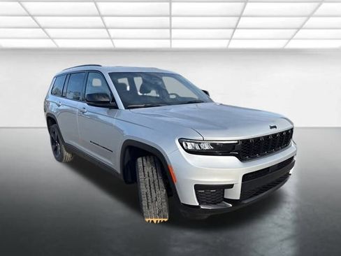 New 2025 Jeep Grand Cherokee L Altitude image 6