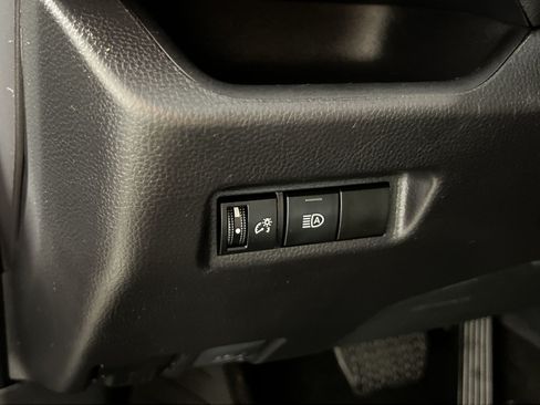 Used 2025 Toyota RAV4 LE AWD/4WD image 31