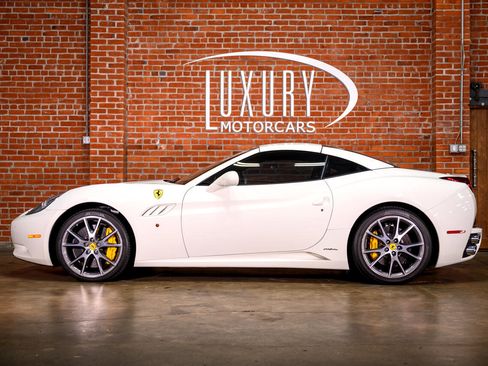 Used 2014 Ferrari California image 5