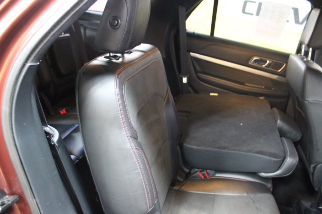 Used 2018 Ford Explorer XLT w/ XLT Appearance Package AWD/4WD image 9