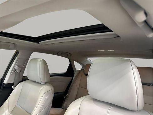 Used 2014 Toyota Avalon Limited w/ Technology Package FWD image 11