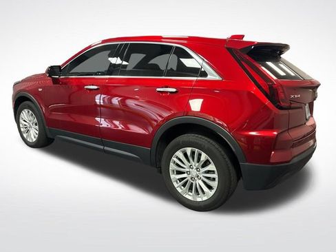 Used 2024 Cadillac XT4 Luxury w/ Cold Weather Package FWD image 3