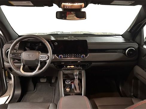 Used 2024 Chevrolet Colorado Z71 w/ Z71 Convenience Package 2 image 23