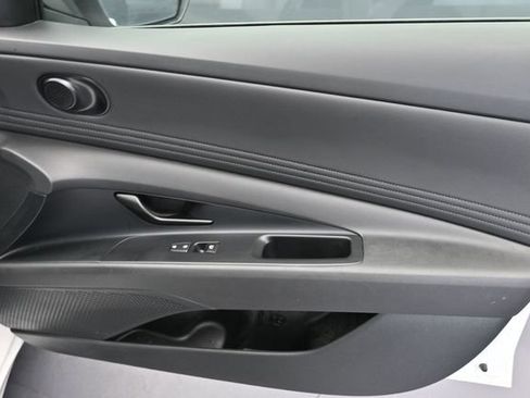Used 2025 Hyundai Elantra Sport FWD image 32