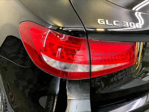 Used 2018 Mercedes-Benz GLC 300 4MATIC image 28