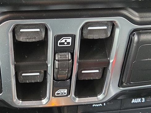 Used 2022 Jeep Wrangler Unlimited Sport AWD/4WD image 30