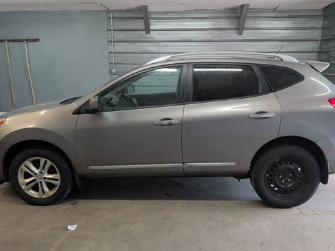 Used 2013 Nissan Rogue SV FWD image 2