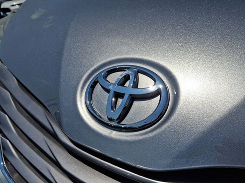 Used 2017 Toyota Sienna FWD image 30