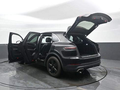 Used 2022 Porsche Cayenne AWD/4WD image 48