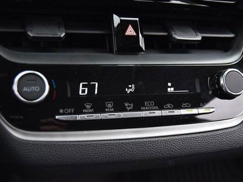 Used 2025 Toyota Corolla LE image 14