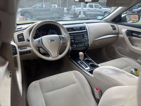 Used 2014 Nissan Altima 2.5 S w/ Display Audio Package image 2