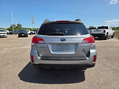 Used 2010 Subaru Outback 2.5i Limited AWD/4WD image 6