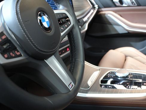 Used 2025 BMW X5 xDrive40i w/ M Sport Package image 53