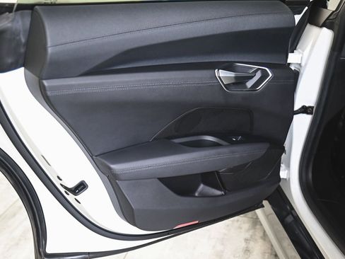 Used 2022 Audi e-tron GT Premium Plus image 11