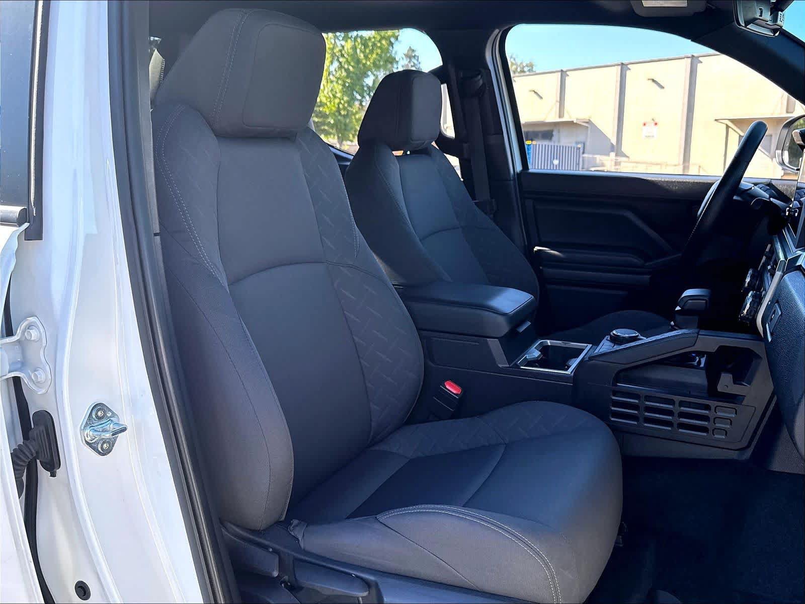 Used 2025 Toyota Tacoma SR5 AWD/4WD image 10