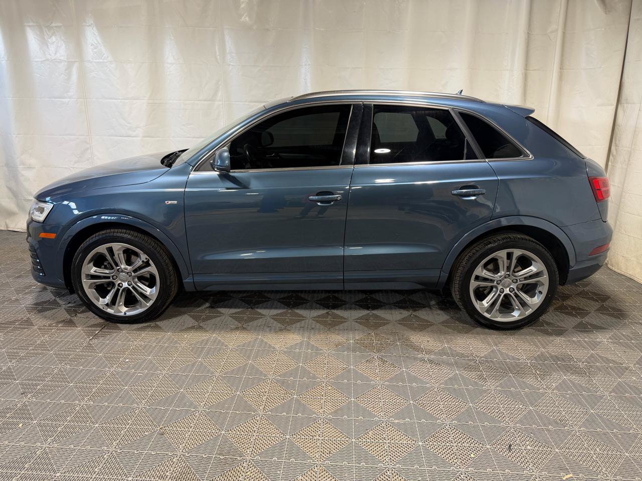Used 2018 Audi Q3 2.0T Premium Plus w/ Premium Plus Package AWD/4WD image 5