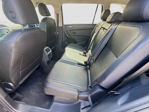 Used 2018 Volkswagen Tiguan SE FWD image 21