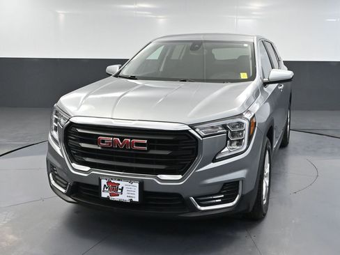 Used 2024 GMC Terrain SLE image 11