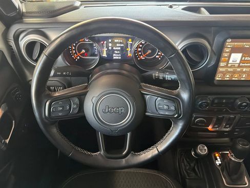 Used 2016 Jeep Wrangler Unlimited Sahara w/ Connectivity Group AWD/4WD image 14