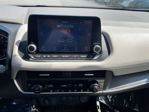 Used 2025 Nissan Rogue SV w/ SV Premium Package AWD/4WD image 11