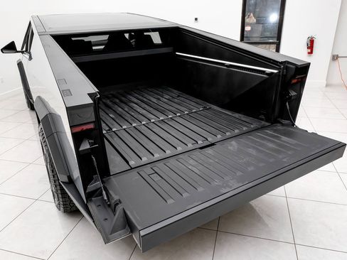 Used 2024 Tesla Cybertruck AWD Crew Cab image 49