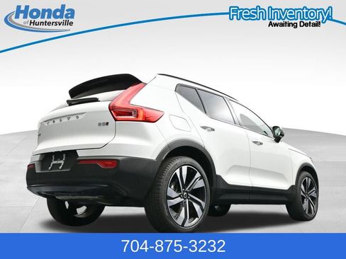 Used 2025 Volvo XC40 B5 Plus AWD/4WD image 39