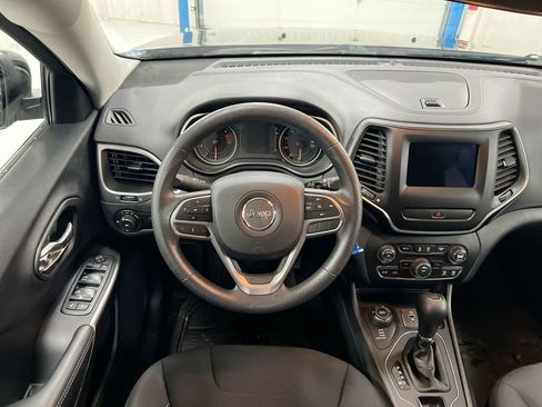 Used 2019 Jeep Cherokee Latitude w/ Popular Appearance Group AWD/4WD image 11