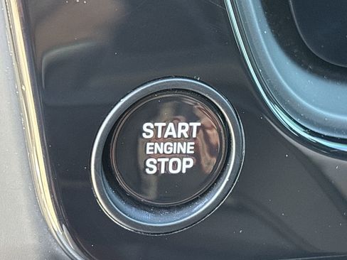 Used 2025 Porsche Cayenne E-Hybrid Coupe image 32