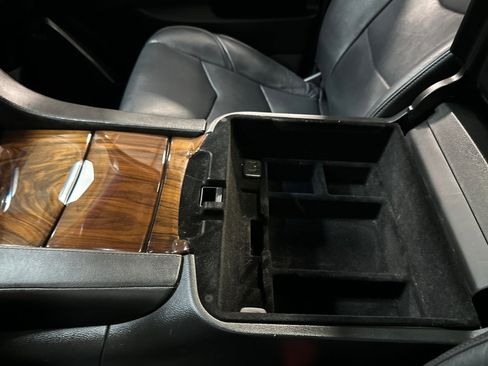 Used 2018 Cadillac Escalade ESV Luxury image 33