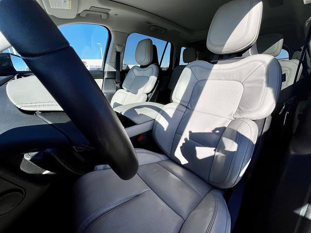 Used 2025 Lincoln Aviator Reserve w/ Luxury Package RWD image 11