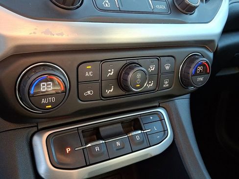 Used 2021 GMC Acadia SLT image 17