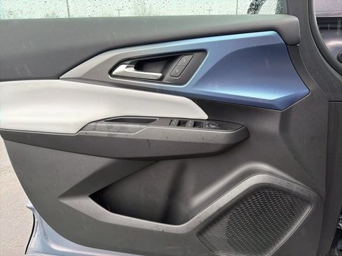 Used 2025 Chevrolet Equinox EV LT image 19