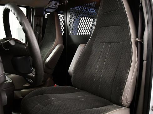 Used 2025 GMC Savana 2500 w/ Driver Convenience Package RWD image 22