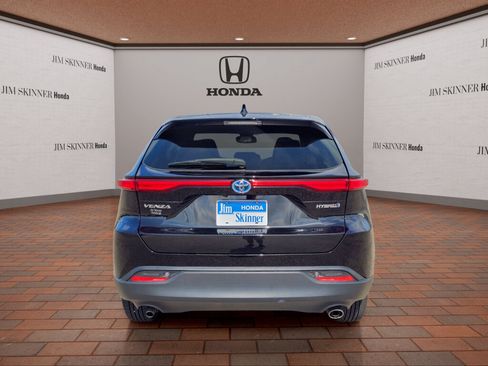 Used 2021 Toyota Venza LE AWD/4WD image 11