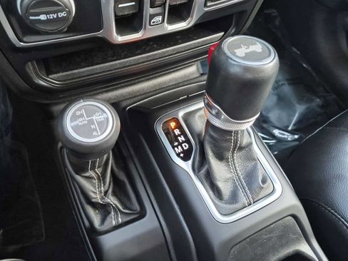 Used 2021 Jeep Wrangler Unlimited Sahara w/ Cold Weather Group AWD/4WD image 33