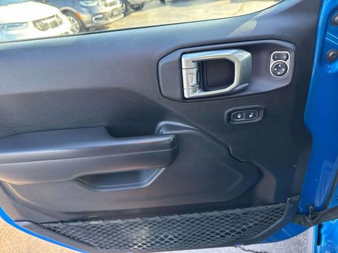 Used 2021 Jeep Gladiator Willys image 15