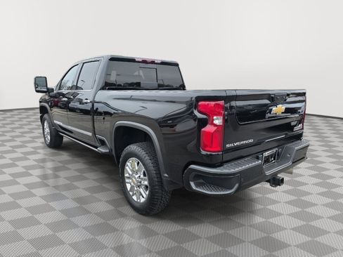 Used 2024 Chevrolet Silverado 2500 High Country w/ Technology Package image 9