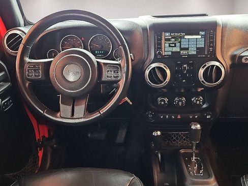 Used 2014 Jeep Wrangler Unlimited Rubicon w/ Connectivity Group AWD/4WD image 18
