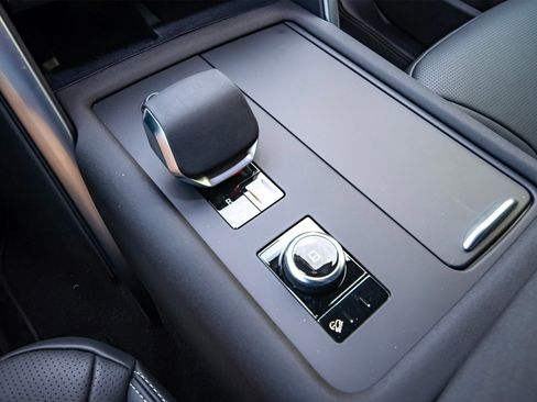 New 2026 Land Rover Discovery Limited Edition image 27