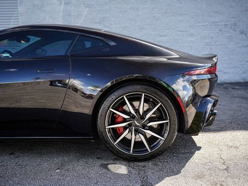 Used 2020 Aston Martin V8 Vantage Coupe image 11
