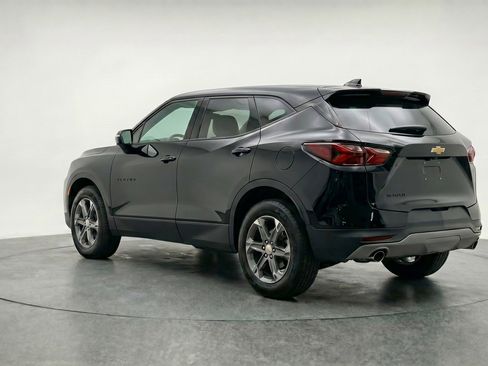 Used 2025 Chevrolet Blazer LT FWD image 6