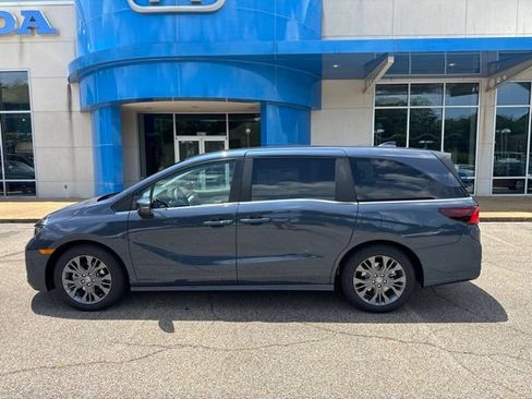 New 2026 Honda Odyssey Touring image 8