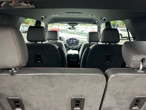 Used 2023 Chevrolet Traverse RS FWD image 28